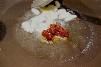 小米椒腊肉炒茄丁的做法步骤7