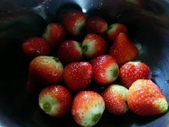 冰糖葫芦草莓串的做法步骤3