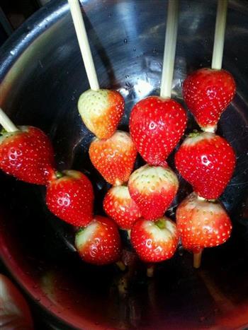 冰糖葫芦草莓串的做法图解4