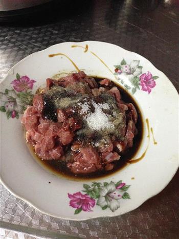 黑胡椒牛肉炒饭的做法步骤1