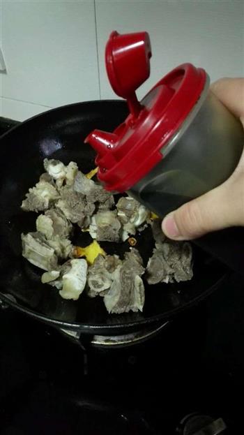 黑椒牛排骨炖土豆的做法步骤5