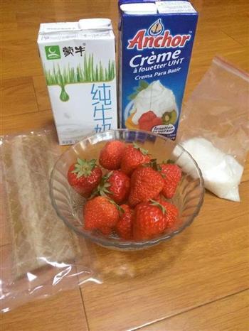 草莓布丁的做法步骤1