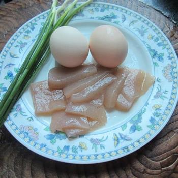 蘑芋豆腐炖蛋的做法步骤1