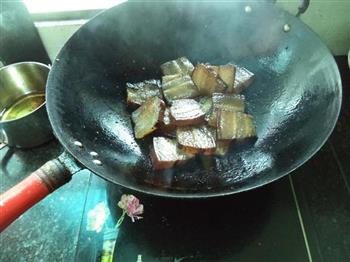 尖椒蒜米烧腊肉的做法步骤4