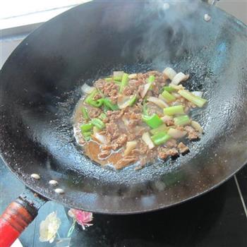 西芹洋葱炒牛肉的做法步骤11