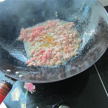 西芹洋葱炒牛肉的做法步骤3