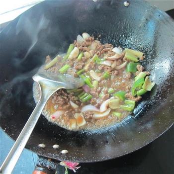 西芹洋葱炒牛肉的做法步骤8