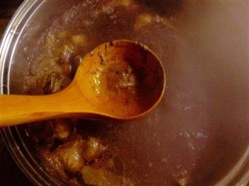 莲子鸡架汤的做法步骤5