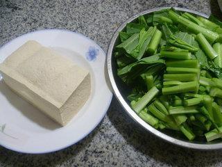 冻豆腐煮油菜蕻的做法图解1