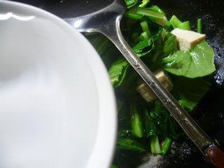 冻豆腐煮油菜蕻的做法图解5