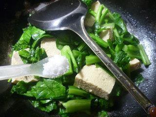 冻豆腐煮油菜蕻的做法图解7