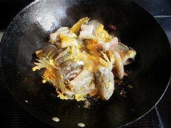 秀珍菇炖海鲶鱼的做法步骤6