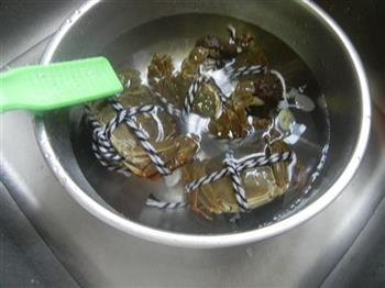 紫苏蒸大闸蟹的做法步骤2