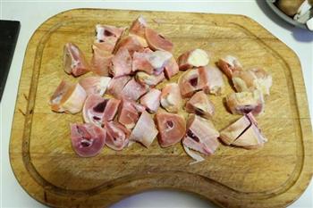 白菜香菇烧鸡块的做法步骤3