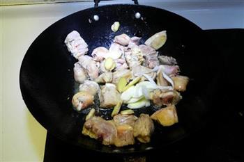 白菜香菇烧鸡块的做法步骤7