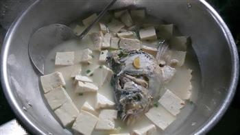 鱼头炖豆腐的做法步骤6