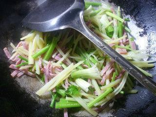 培根芹菜炒土豆的做法步骤7
