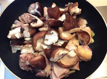 简单易做鲜美香菇鸡汤的做法步骤7