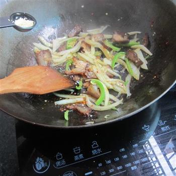 青椒白菜梗子炒腊肉的做法图解7