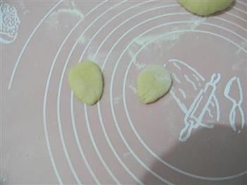椰蓉奶黄馅花脸熊面包的做法步骤10