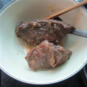 蒜香卤牛肉片的做法步骤2