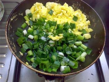 蒜叶香葱炒鸡蛋的做法步骤4