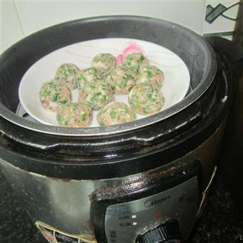 韭菜猪肉丸子油腐汤的做法步骤3