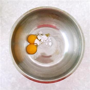 蛋黄奶香小馒头的做法图解2