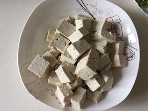 海参烧豆腐的做法图解1