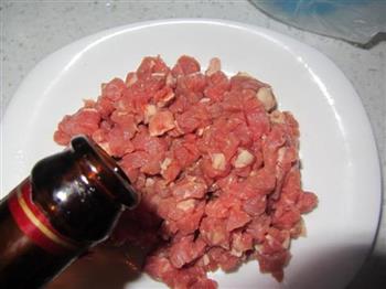 豌豆炒牛肉粒的做法图解3