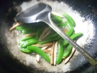 榨菜香干炒甜豆的做法图解5