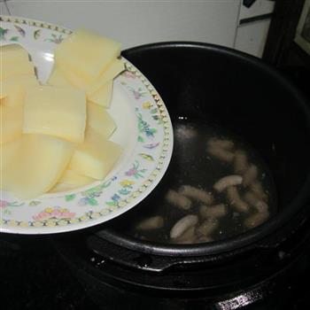 米豆腐小肠汤的做法步骤8