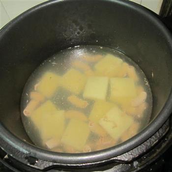 米豆腐小肠汤的做法步骤9