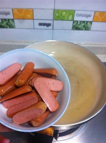 胡萝卜脆肠小炒的做法步骤2