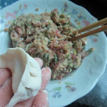 油渣猪肉饺子的做法步骤8
