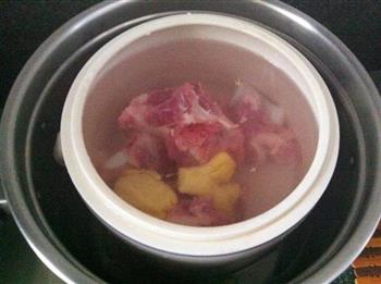 清炖土猪大骨汤的做法步骤3