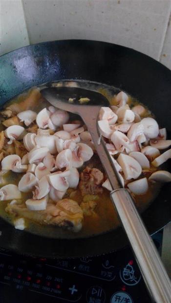 双孢菇煲鸡鲜汤的做法步骤4
