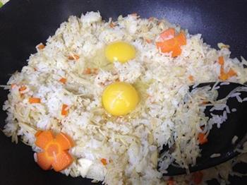 杂锦鲜菇版蛋炒饭的做法步骤3
