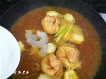 咖喱鱼蛋鲜虾面的做法步骤12
