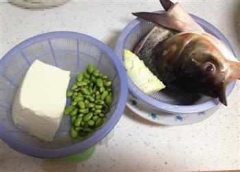 豆腐炖鱼头的做法步骤1