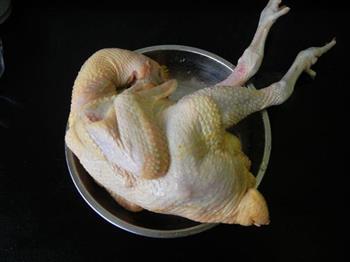 牛肝菌冬笋炖母鸡的做法步骤1