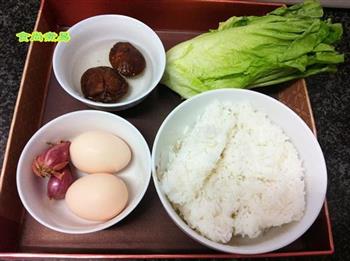 生菜冬菇蛋炒饭的做法步骤1