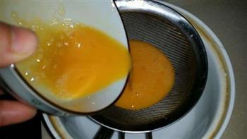 牛奶蒸蛋的做法步骤3