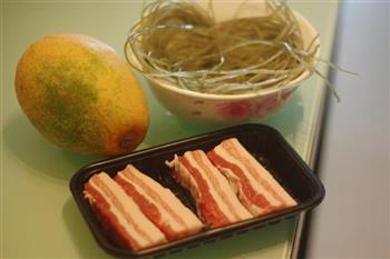 木瓜红烧肉的做法步骤1