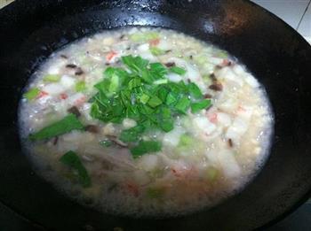 香菇海鲜疙瘩汤的做法步骤10