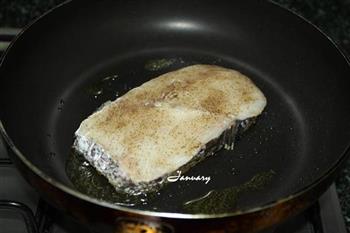 黄油香煎银鳕鱼的做法步骤4