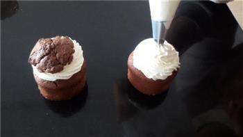 巧克力奶油杯子蛋糕的做法步骤16