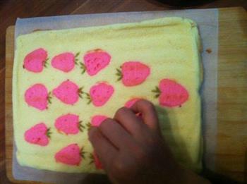 手绘草莓蛋糕卷的做法步骤12