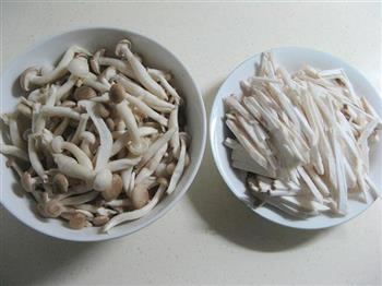 鸡翅菌菇汤手擀面的做法步骤4