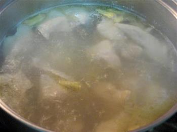 鸡翅菌菇汤手擀面的做法步骤7